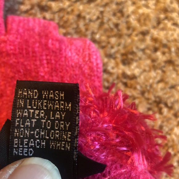 NWOT Hot pink hat scarf and gloves.Cejon brand. - Picture 9 of 11